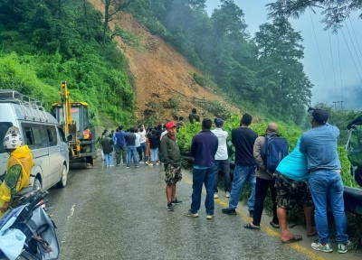  पहिरोले नौविसे-नागढुंगा सडक खण्ड अबरुद्ध 